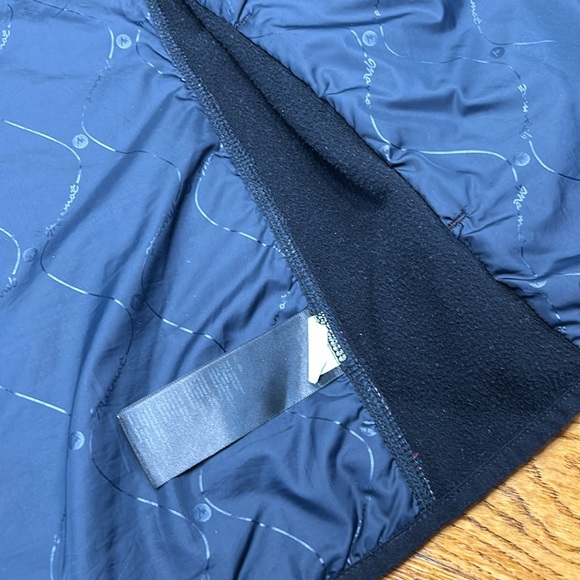 Marmot pink and black zip front fleece jacket.  Size Medium. Good condition - Picture 6 of 14